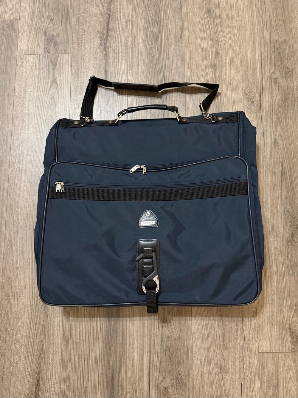 Samsonite Navy Travel Garment Bag with Shoulder Strap - Picture 1 of 15